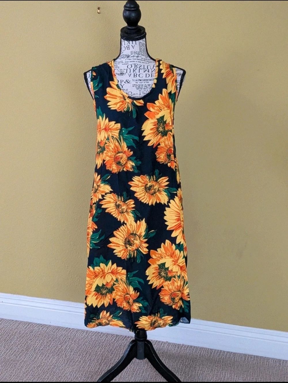 Sleeveless Sunflower Print Midi Dress - Black & Yellow